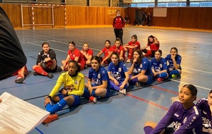 Une équipe U15F alignée en Futsal